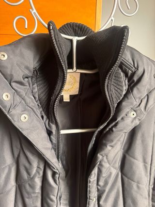 Plumífero largo negro acolchado