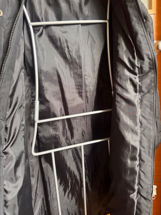 Plumífero largo negro acolchado