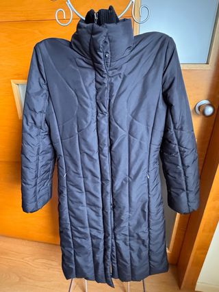 Plumífero largo negro acolchado