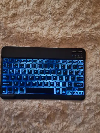 Teclado Inalámbrico Retroiluminado + Cargador