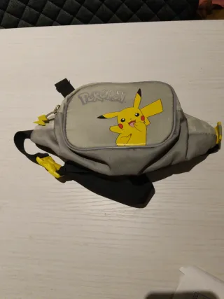Riñonera Pikachu Pokémon de zara