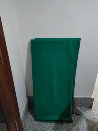 Mesa redonda y 5 sillas comedor