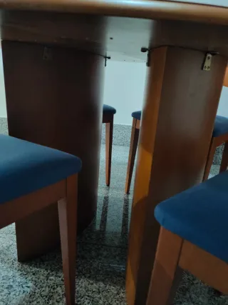 Mesa redonda y 5 sillas comedor