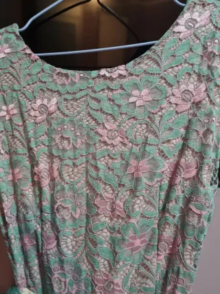 Vestido de fiesta verde y rosa