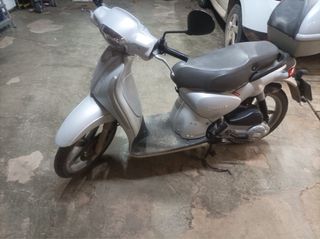 Aprilia Scarabeo Plata