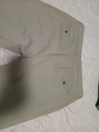 Pantalón chino beige