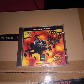 Lot de quatre jocs de PC CD-ROM.