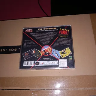 Lot de quatre jocs de PC CD-ROM.