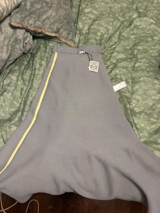 Falda Loewe Gris con Detalles Amarillos