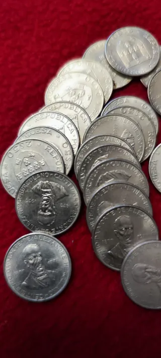 Lote 35 moedas 2$50 1977 Alexandre Herculano.