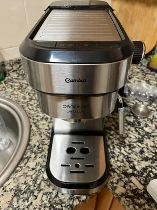 Cafetera Cecotec Cafelizzia 790 Brazo