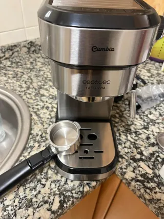 Cafetera Cecotec Cafelizzia 790 Brazo