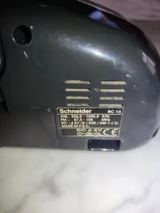 Radio Cassette Schneider AM/FM Portatile
