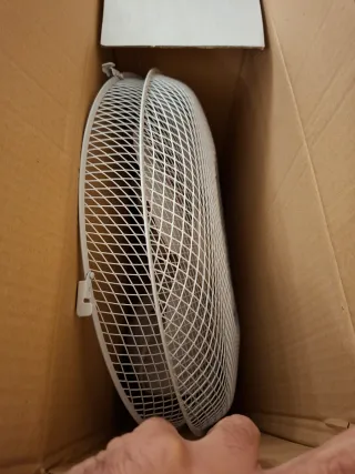 Ventilador de pared blanco