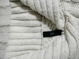 Jersey de punto grueso y trenzado en crudo.