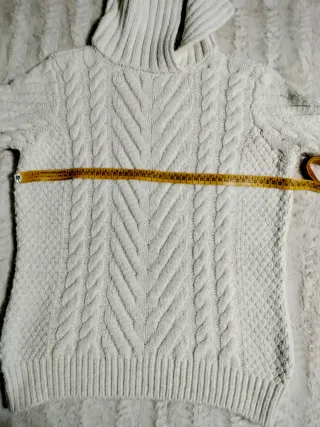 Jersey de punto grueso y trenzado en crudo.