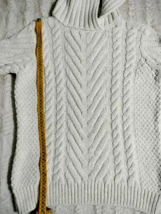 Jersey de punto grueso y trenzado en crudo.