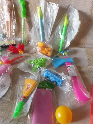 Lote de juguetes varios para piñatas o cumpleaños