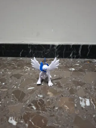 Muñeco Pokémon Blanco y Azul