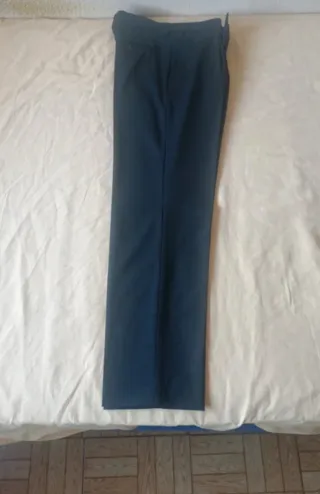 Traje de chaqueta y pantalón negro