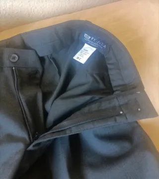 Traje de chaqueta y pantalón negro