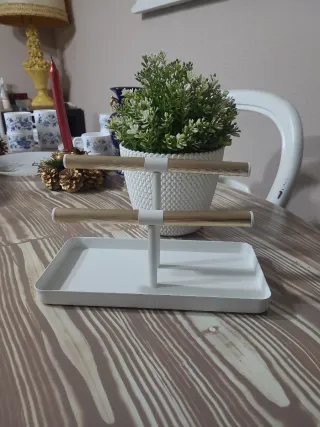 Expositor Pulseras y Relojes Dorado y Blanco