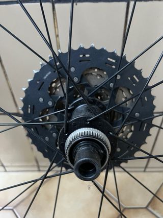 Llanta 27,5” Shimano MT500 + cubierta