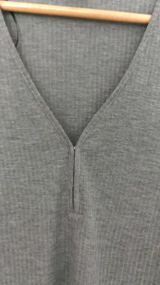 Top manga larga gris