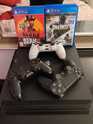 PS4 Pro 1TB + 3 mandos + 2 juegos
