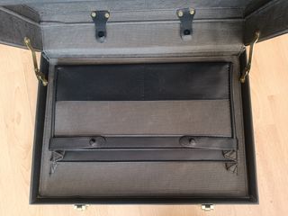 Maletín ejecutivo RTVE con cierre de combinación