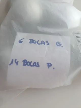 Árbol de Navidad agujas de pino con adornos