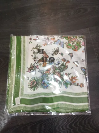 Pañuelo estampado floral viscosa y seda