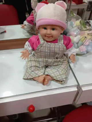 Muñeco bebé con sonido y besos