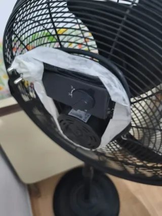 Ventilador de pie negro
