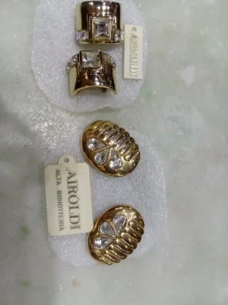 1 Orecchini Airoldi dorati con cristalli