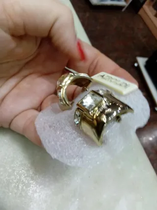 1 Orecchini Airoldi dorati con cristalli