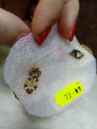 1 Orecchini Airoldi dorati con cristalli