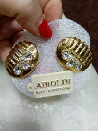 1 Orecchini Airoldi dorati con cristalli