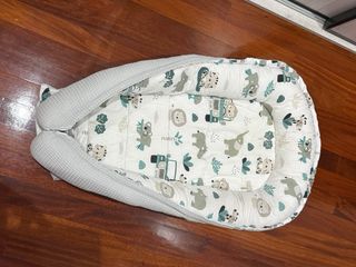 2 Nidos para bebé con estampado infantil