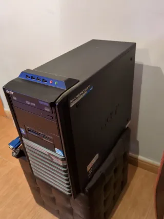 Torre de ordenador ascer, en buen estado