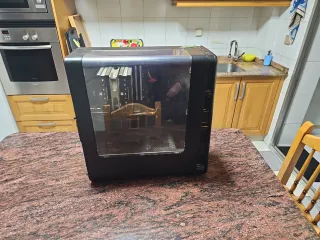 PC Gaming con ventana lateral