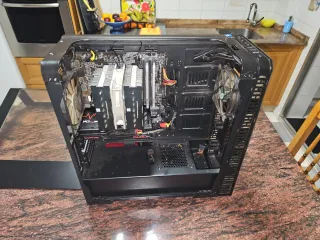 PC Gaming con ventana lateral