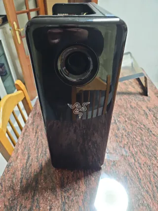 PC Gaming con ventana lateral