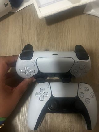 PS5 Digital Slim 1TB + 2 Mandos