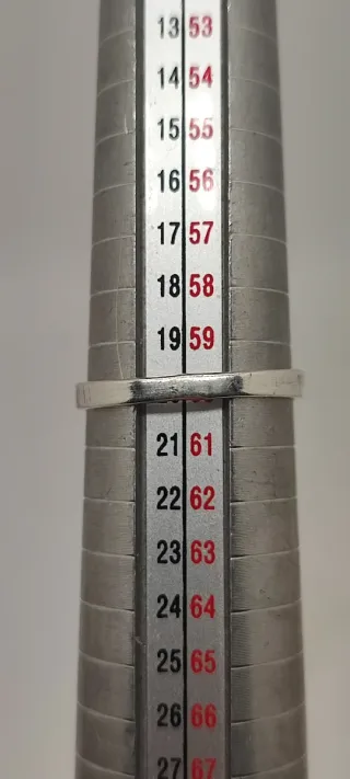 Anillo ajustable de plata y amatista.