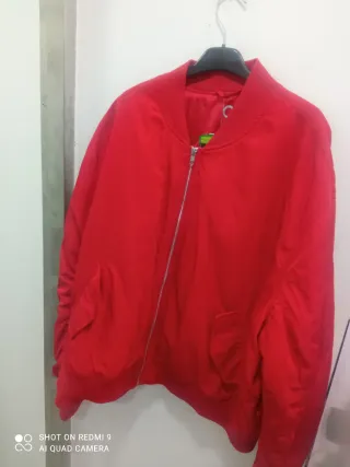 Bomber acolchada roja