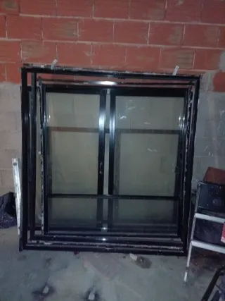 Ventanas negras de aluminio