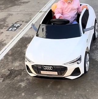 Coche eléctrico Audi e-tron 12V