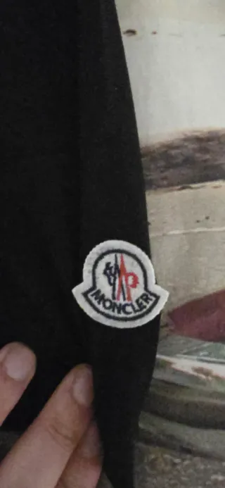 Camiseta Moncler Negra y Roja