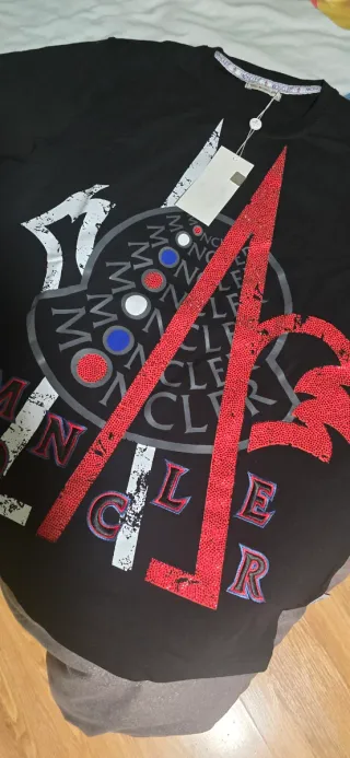 Camiseta Moncler Negra y Roja